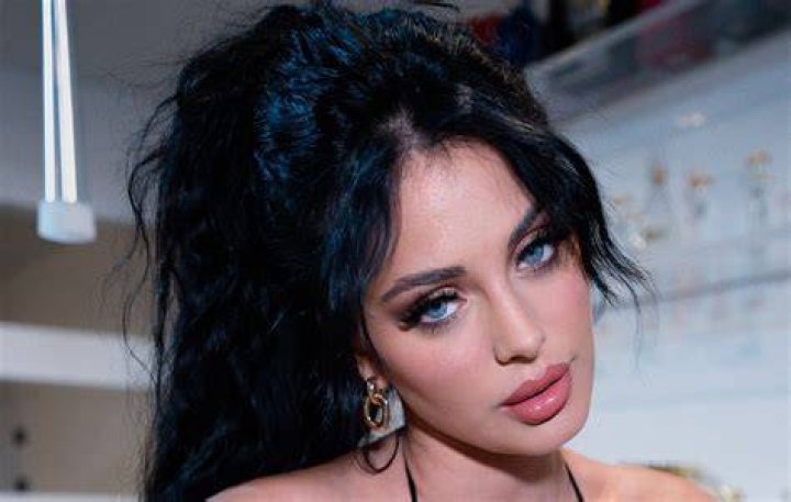 Camila Araújo: The Rising Star of OnlyFans
