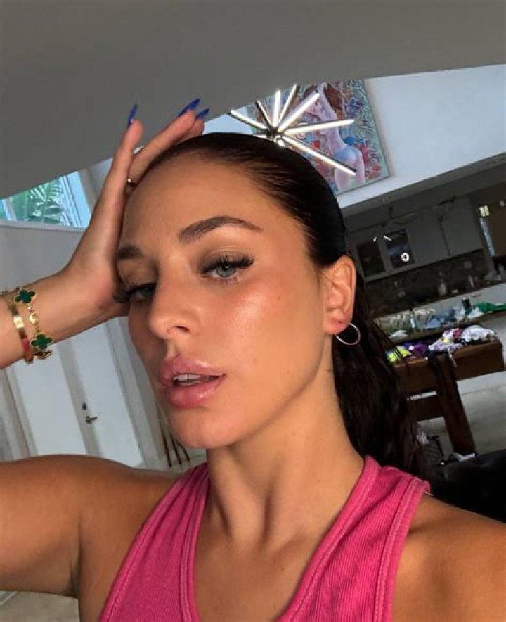 Camilla Araujo Pink: Exploring the Iconic Fashion Statement