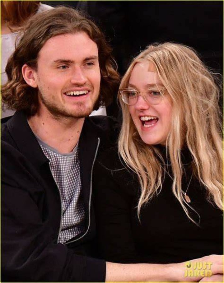 Dakota Fanning's Husband: A Glimpse into Her Personal Life
