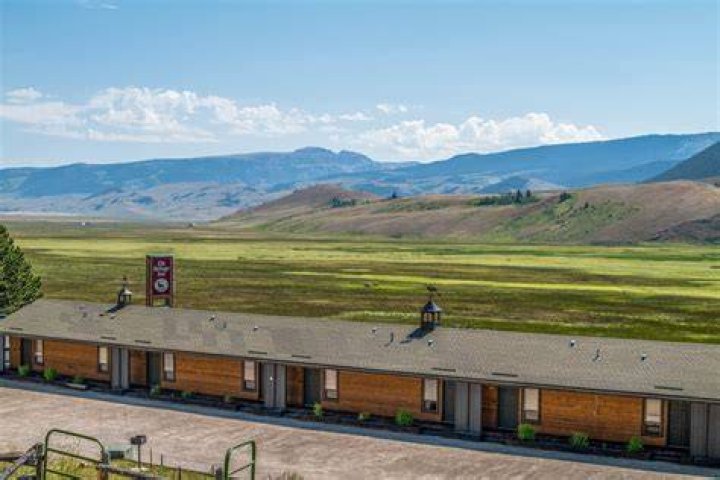 Discover the Enchanting Elk Refuge Inn Jackson Hole Wyoming