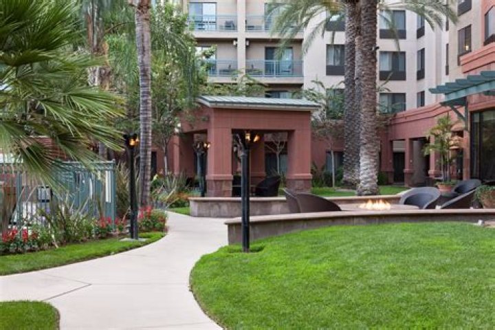 Discover the Ultimate Comfort at Courtyard Burbank Hotel