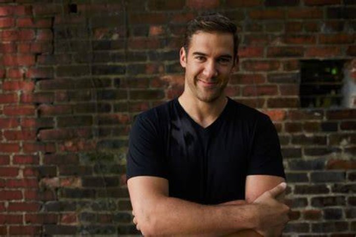 Discovering the Journey of Lewis Howes: From Athlete to Entrepreneur