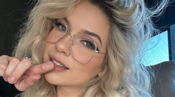 Eevie Aspen: A Rising Star in the Music Industry