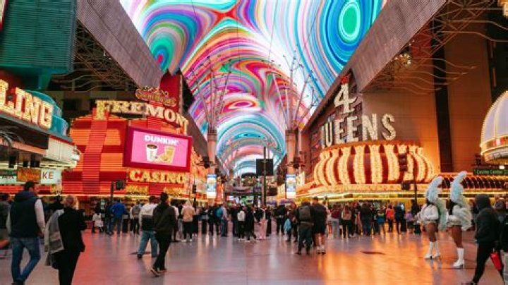 Experience the Glamour of Vegas in 4K: A Journey Through the Neon City