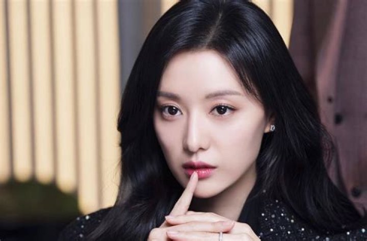 Kim Ji-won Relationships: A Deep Dive into the Personal Life of the Star
