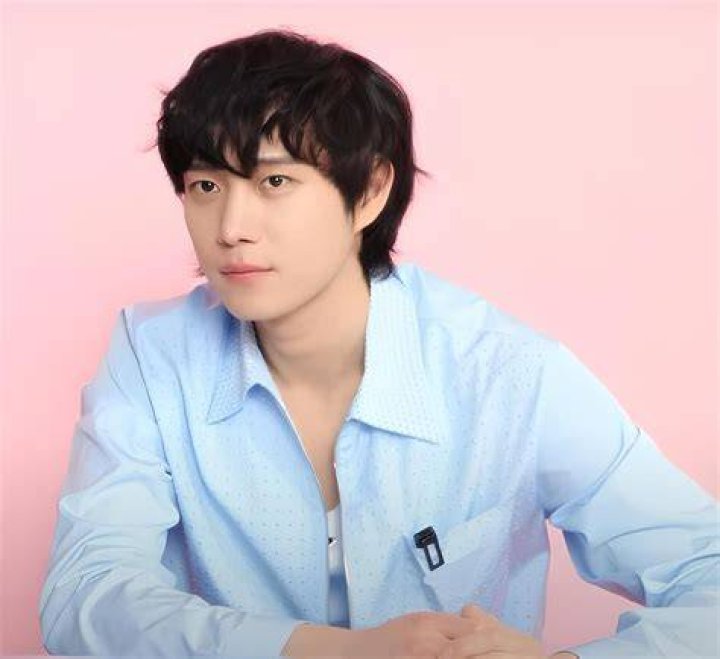 Kim Young-Dae: The Rising Star of Korean Entertainment