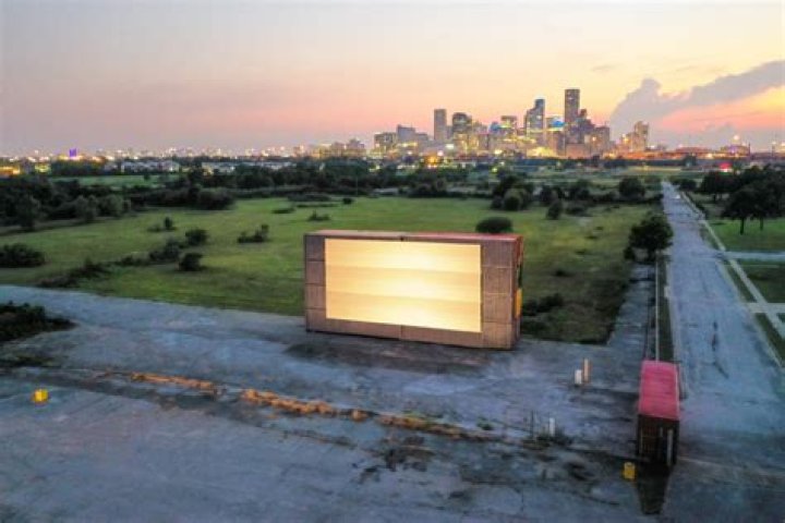 Moonstruck Drive-In: A Unique Entertainment Experience Under the Stars