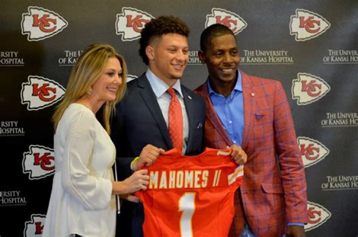 Pat Mahomes' Dad: A Story of Football and Family