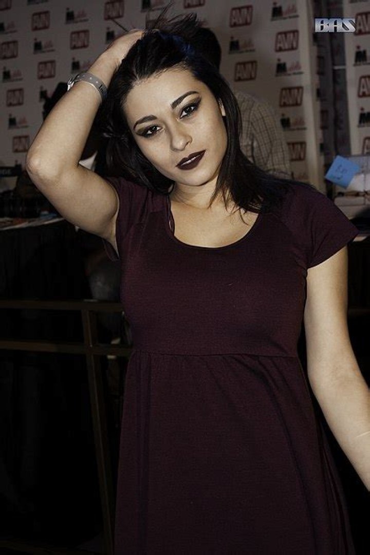 Raven Rockette: The Rising Star of the Entertainment Industry