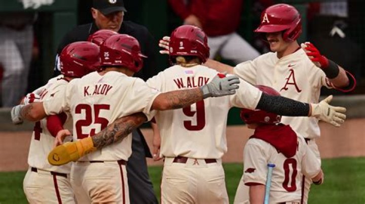 Razorbacks' Impressive 8-Run Inning Evens Series in Oxford
