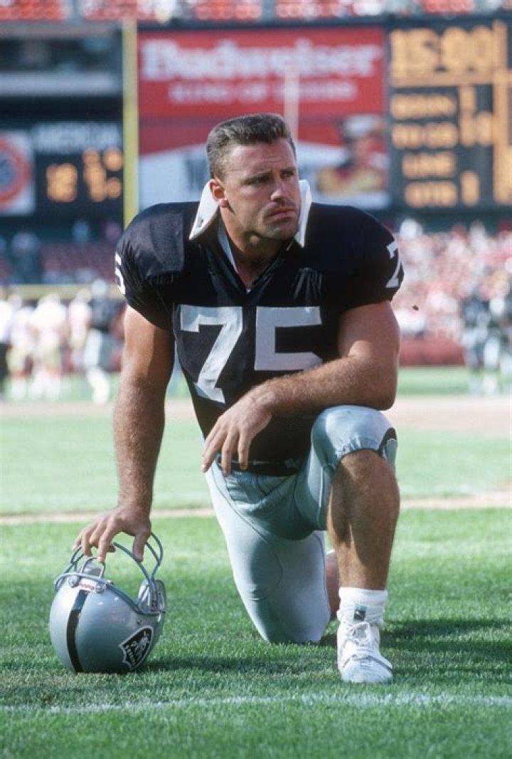 Unraveling the Football Journey of Howie Long