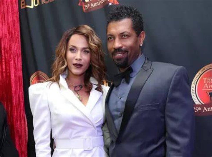 Unveiling Deon Cole's Wife: The Woman Behind the Comedian