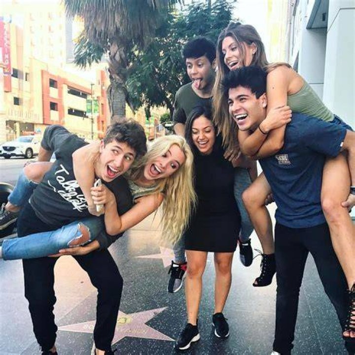 Unveiling the World of Lele Pons and Her Friends